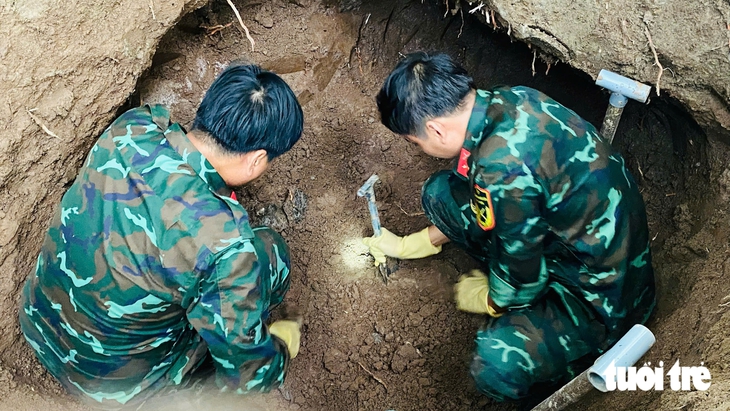 Đội K91 tìm thấy 42 bộ hài cốt liệt sĩ trong vườn trồng dừa - Ảnh 3.