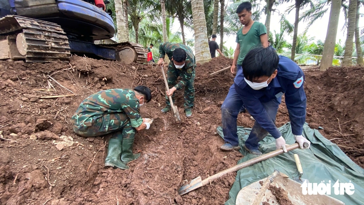 Đội K91 tìm thấy 42 bộ hài cốt liệt sĩ trong vườn trồng dừa - Ảnh 5.