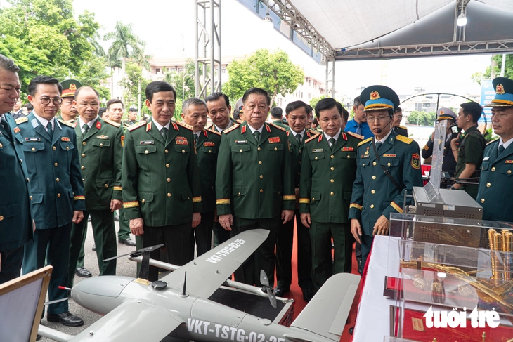Đại tướng Phan Văn Giang trao Giải thưởng ‘Tuổi trẻ sáng tạo trong Quân đội’ - Ảnh 1.