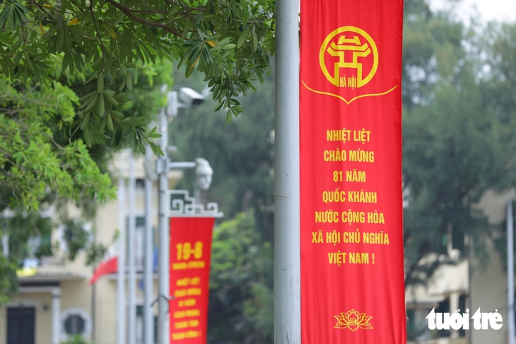 Hẹn nhau dưới màu cờ, Hà Nội rực sắc trước thềm Quốc khánh 2-9 - Ảnh 5.