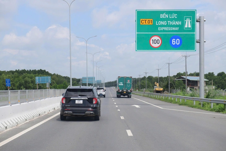 Cao tốc: Xương sống kết nối giao thông TP.HCM với các vùng - Ảnh 2.