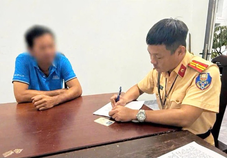 Xe tải rò rỉ nhớt gây tai nạn giao thông tại Đắk Lắk: Tài xế bị xử lý - Ảnh 3.