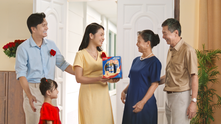Mùa Vu Lan này, cùng Ensure Gold chăm sóc sức khỏe cha mẹ - Ảnh 2.