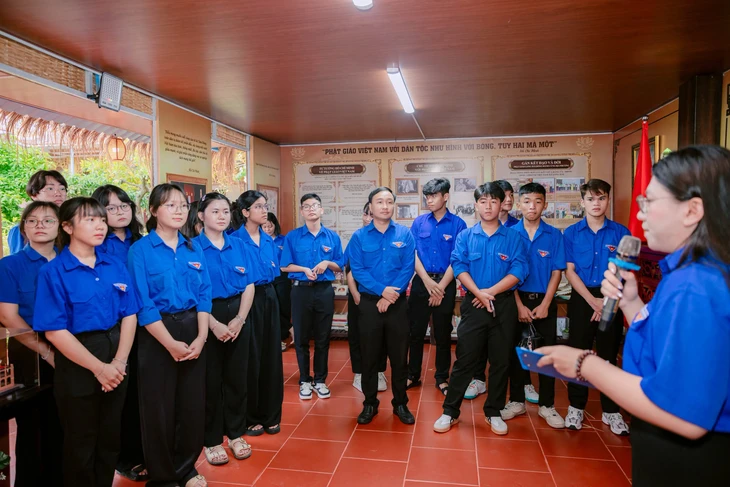 Thiếu nhi thi vẽ và kể chuyện về Bác, thanh niên sinh hoạt truyền thống tại Không gian văn hóa Hồ Chí Minh - Ảnh 3.