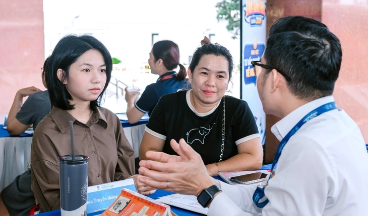 Học bổng hàng chục triệu đồng, loạt đại học ưu đãi mạnh tay tân sinh viên nhập học sớm - Ảnh 2.