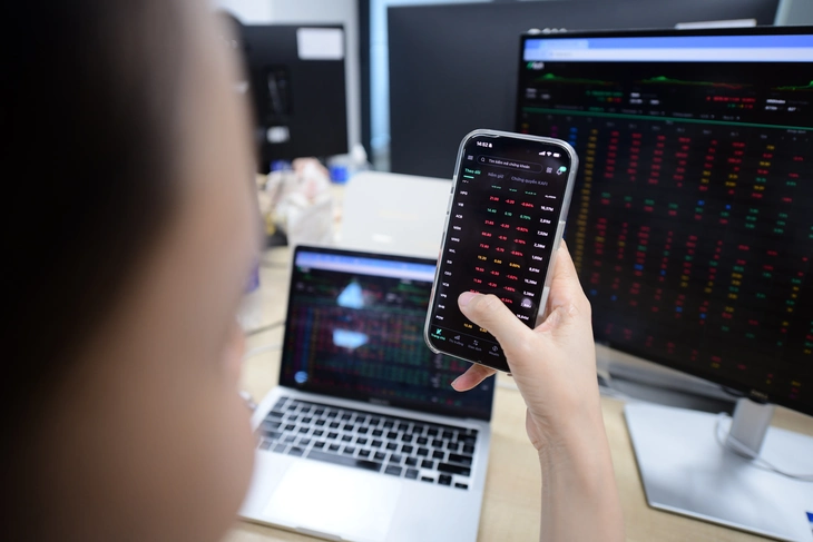 Chứng khoán 19-8: Dầu khí hút tiền, VN-Index có vượt vùng 1.750 điểm?  - Ảnh 1.
