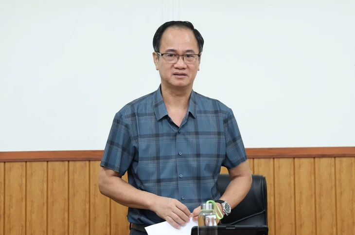 Truy nguồn gốc xuất phát các xe chở cát xả nước xuống đường ở Quảng Ngãi - Ảnh 2.