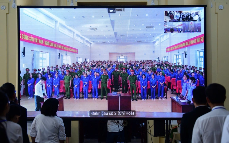 Vợ chồng, anh em ruột cùng sa vào đường dây ma túy  - Ảnh 1.