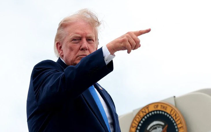 Quan chức Nhà Trắng tiết lộ ông Trump thường gọi cho cấp dưới lúc 2h, 4h sáng - Ảnh 2.