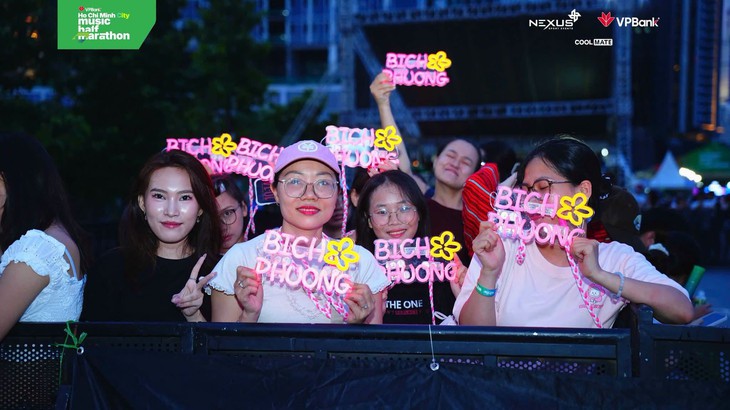 Hàng ngàn khán giả 'cháy' cùng Bích Phương, Hoàng Dũng tại đại nhạc hội VPBank Prime's Night - Ảnh 6.