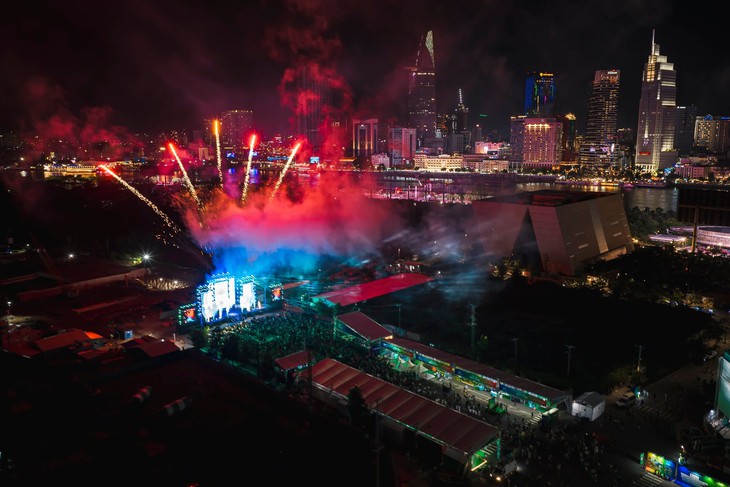 Hàng ngàn khán giả 'cháy' cùng Bích Phương, Hoàng Dũng tại đại nhạc hội VPBank Prime's Night - Ảnh 10.