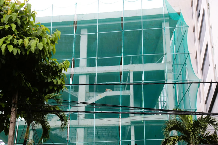 Trường học giữa trung tâm Đà Nẵng ngổn ngang trước thềm năm học mới - Ảnh 6.