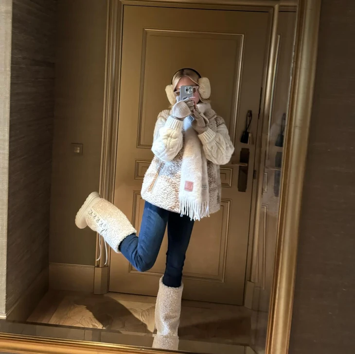 Sydney Sweeney đâu chỉ mặc gợi cảm - Ảnh 6.