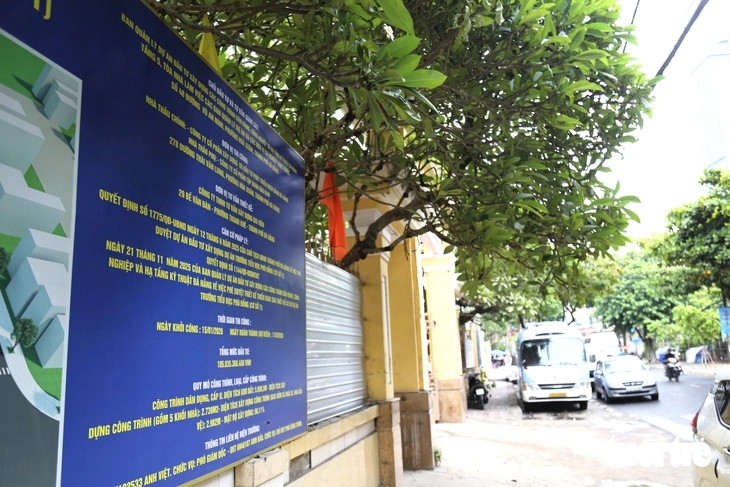 Trường học giữa trung tâm Đà Nẵng ngổn ngang trước thềm năm học mới - Ảnh 4.
