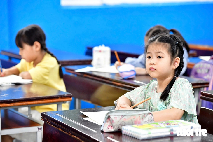 Học sinh TP.HCM vẽ tranh 'gieo' tình yêu nguồn nước - Ảnh 3.