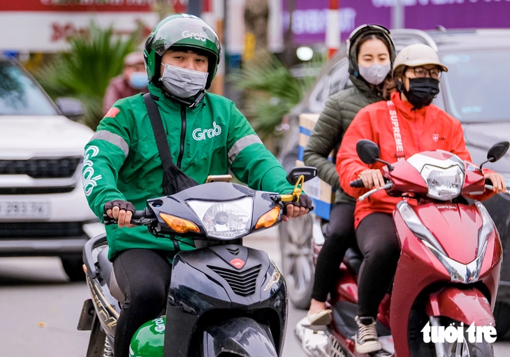 Làm gì để người chạy xe công nghệ, bán vé số, xây dựng có lương hưu? - Ảnh 1.