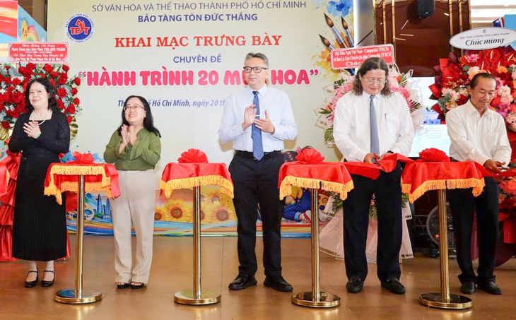 Bức chân dung Bác Tôn trên lụa Tân Châu về Bảo tàng Tôn Đức Thắng - Ảnh 3.