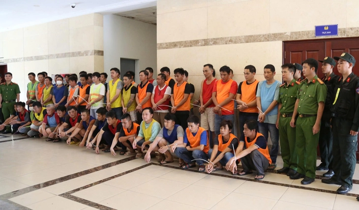 Công an TP.HCM triệt phá đường dây cá độ bóng đá gần 560 tỉ đồng, bắt 40 người - Ảnh 1.