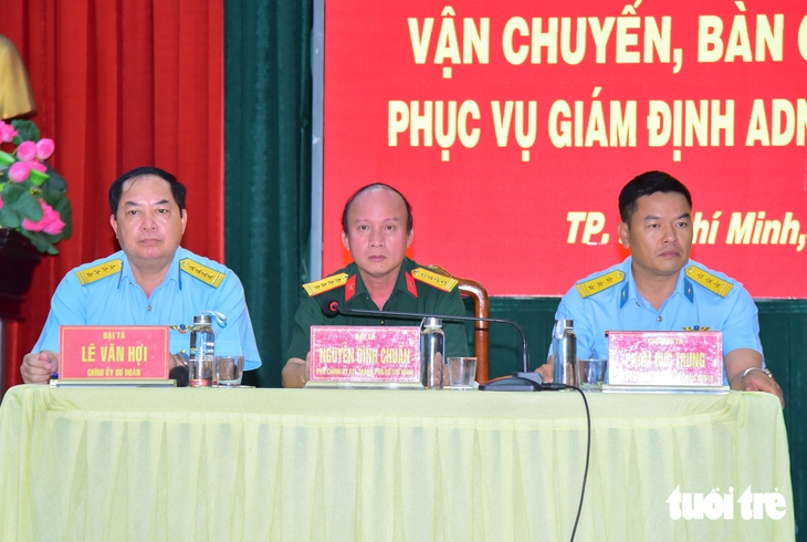 TP.HCM đưa 7.104 mẫu hài cốt liệt sĩ ra Hà Nội bằng máy bay quân sự - Ảnh 4.