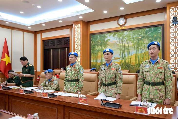 Trao quyết định của Bộ Quốc phòng Việt Nam cho sĩ quan thực hiện nhiệm vụ gìn giữ hòa bình - Ảnh 6.