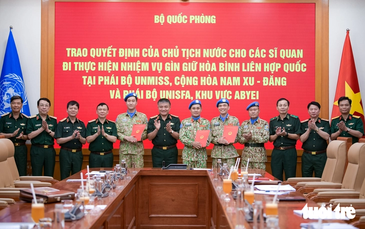 Trao quyết định của Bộ Quốc phòng Việt Nam cho sĩ quan thực hiện nhiệm vụ gìn giữ hòa bình - Ảnh 8.