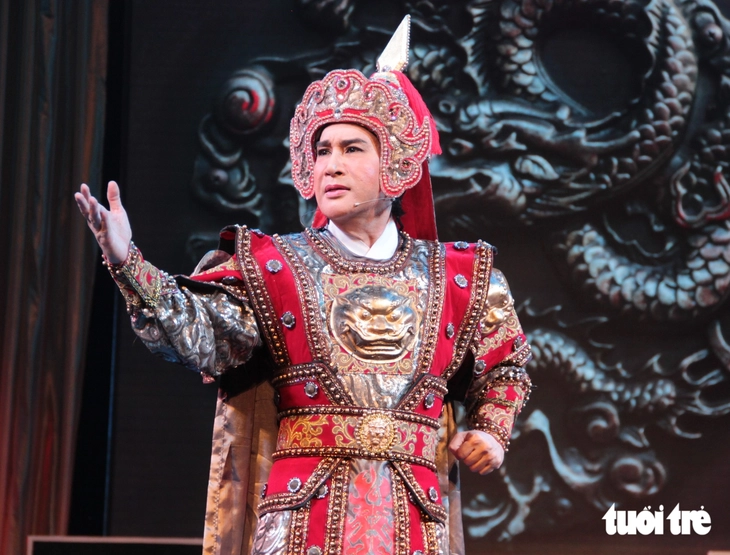 Kim Tử Long, Trịnh Kim Chi làm vua và hoàng hậu trong nhạc kịch phong cách Broadway - Ảnh 1.