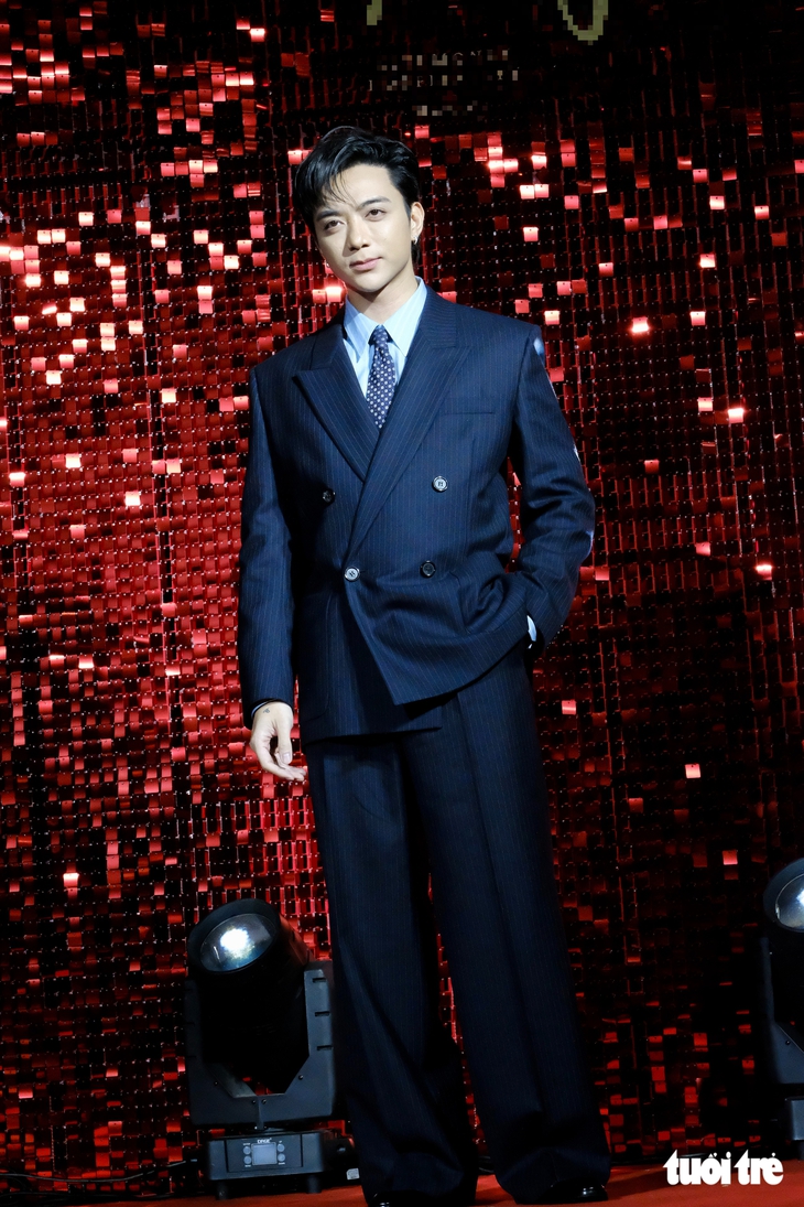 SOOBIN mặc vest thôi mà cũng viral khắp cõi mạng - Ảnh 4.