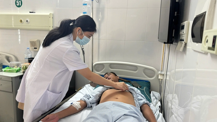 Nhầm hạ kali với hạ canxi, người đàn ông 41 tuổi suýt liệt tay chân - Ảnh 1.