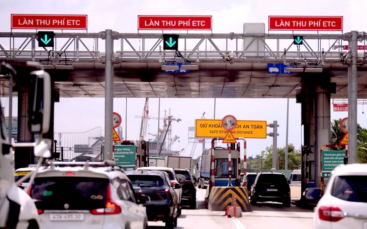 Cục Đường bộ yêu cầu VETC tạm dừng triển khai thu phí để rà soát chính sách phí - Ảnh 2.