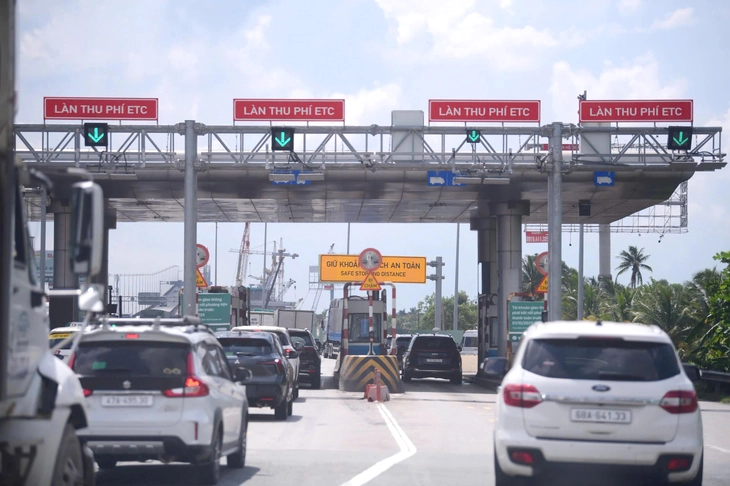 Cục Đường bộ yêu cầu VETC tạm dừng triển khai để rà soát, tính lại việc thu phí - Ảnh 2.