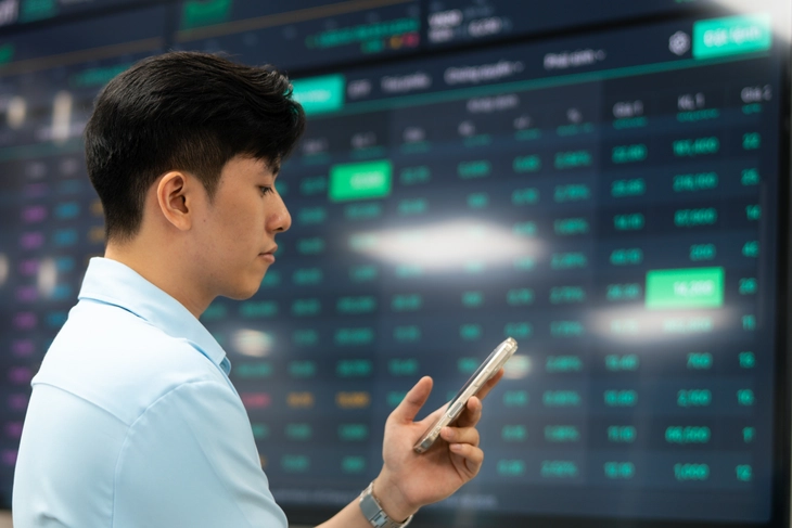 Chứng khoán 20-8: Phiên đáo hạn phái sinh, VN-Index đứng trước mốc thử thách 1.700 điểm - Ảnh 1.