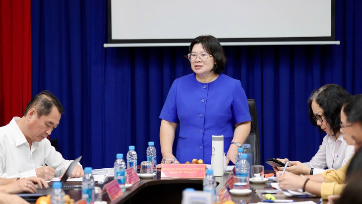 Phó bí thư Thành ủy TP.HCM Văn Thị Bạch Tuyết khảo sát các khu công nghiệp Mỹ Phước - Ảnh 1.