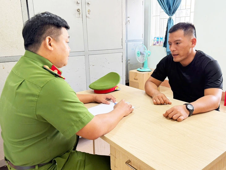 Đắk Lắk bắt giam người đạp ngã xe chồng cũ bạn gái rồi bỏ đi - Ảnh 1.