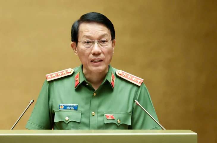 Bộ trưởng Bộ C&ocirc;ng an tr&igrave;nh  - Ảnh 1.