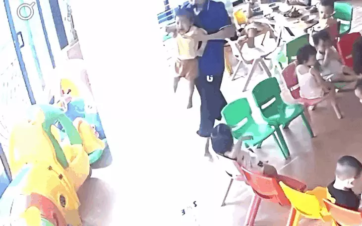 Phường Thanh Liệt thông tin vụ cô giáo mầm non đưa bé gái 22 tháng tuổi vào góc khuất để đánh - Ảnh 2.