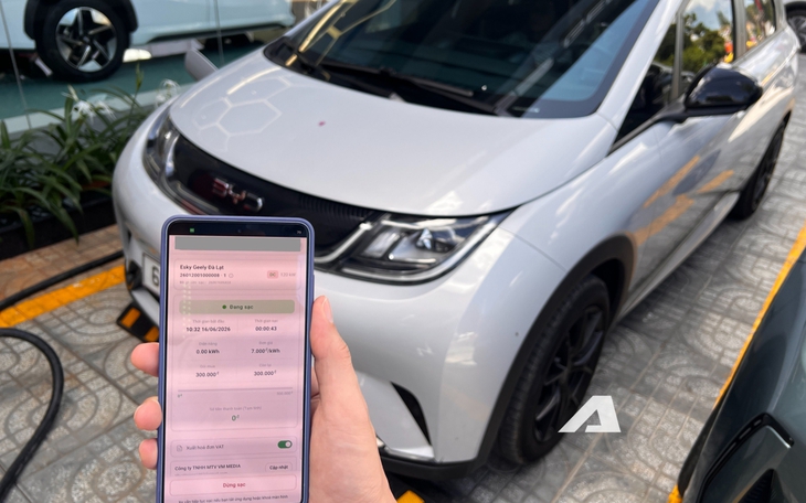 Cục Đường bộ yêu cầu VETC tạm dừng triển khai thu phí để rà soát chính sách phí - Ảnh 3.