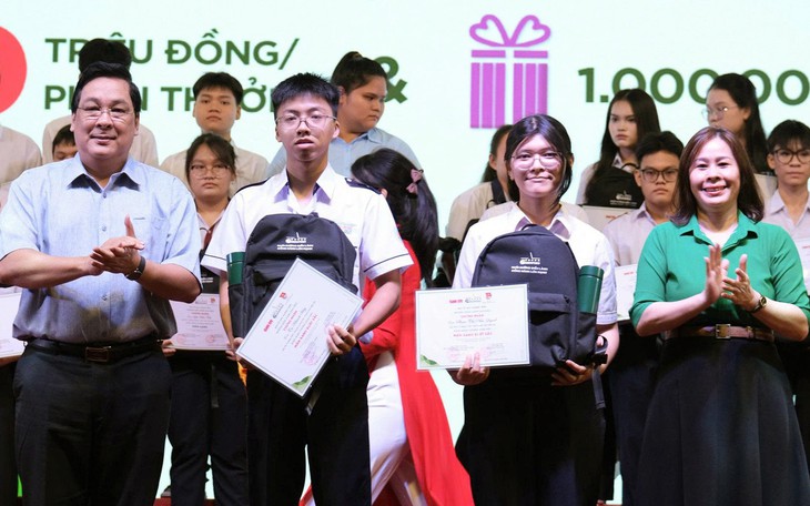 74 'mầm xanh' Khánh Hòa được tiếp sức vững bước học tập - Ảnh 2.