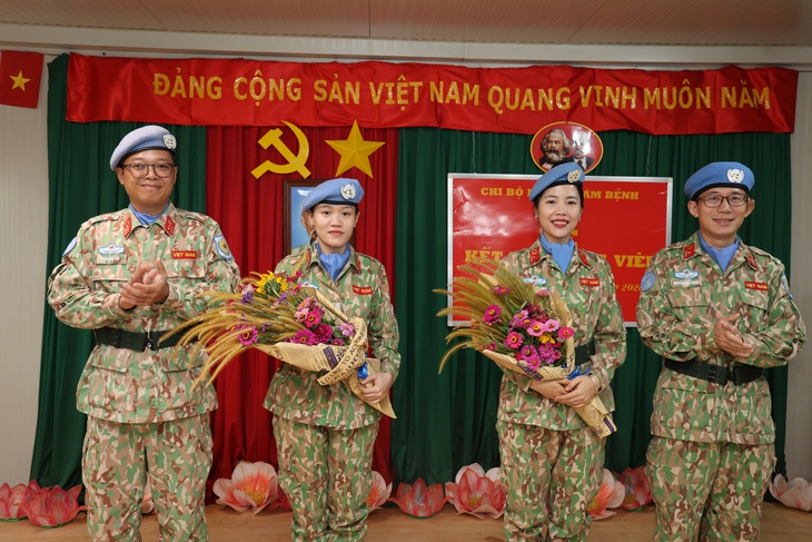 Lễ kết nạp Đảng tại Bệnh viện dã chiến cấp 2 số 7 ở Nam Sudan - Ảnh 5.