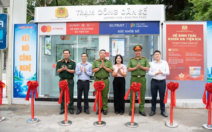 Sẽ có 168 Trạm công dân số khắp TP.HCM: Làm giấy tờ xong, 'tiện tay' đóng tiền điện - Ảnh 2.