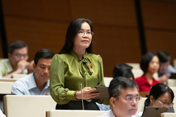 Đại biểu đề nghị không bỏ công chứng giao dịch về đất đai, Bộ trưởng Trịnh Việt Hùng trao đổi lại - Ảnh 3.