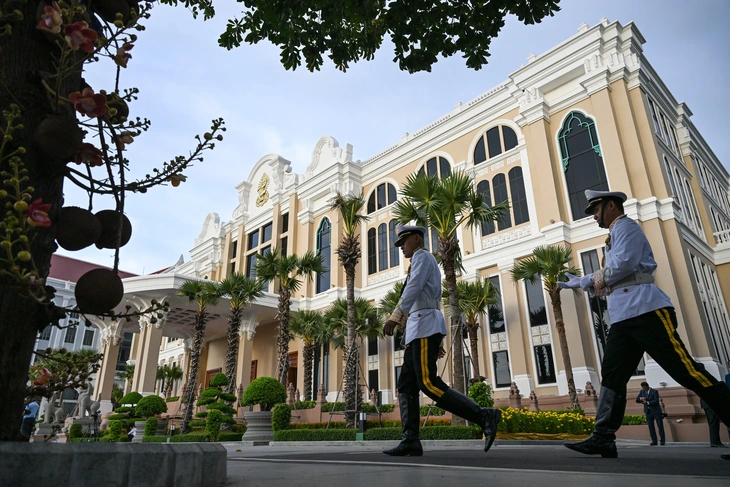 Quốc vương Campuchia ca ngợi cung điện mới khánh thành cho lãnh đạo Thượng viện - Ảnh 1.
