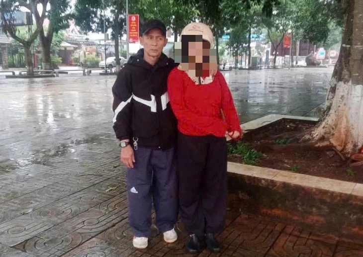 Nghi con gái khuyết tật bị hàng xóm sàm sỡ, cha đặt cammera  - Ảnh 3.