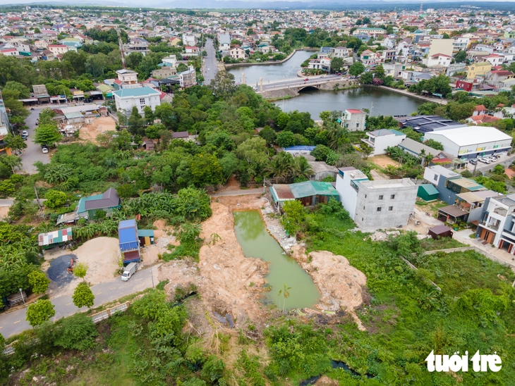 Con đường 659m kéo dài hơn một thập kỷ, người dân đã đập nhà, chờ thông đường - Ảnh 2.