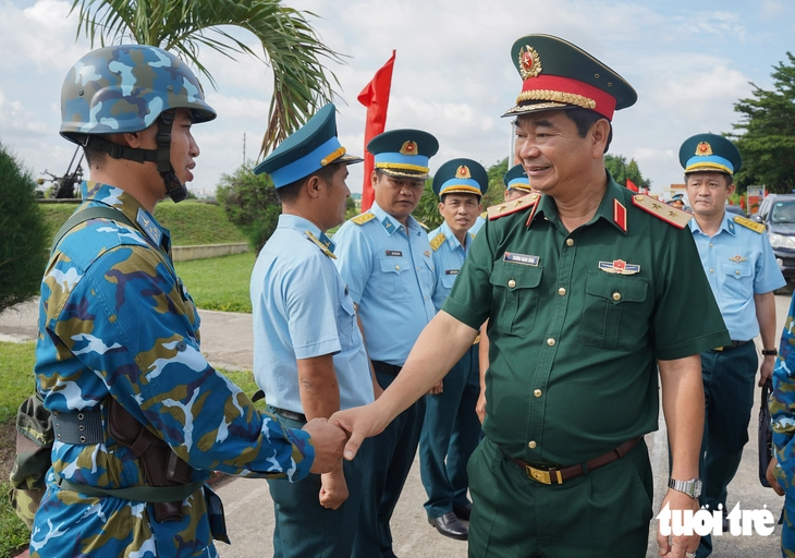 Bộ Quốc phòng kiểm tra công tác sẵn sàng chiến đấu tại Sư đoàn 367 dịp Quốc khánh 2-9 - Ảnh 7.
