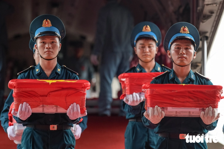 7.104 mẫu sinh phẩm hài cốt liệt sĩ từ TP Hồ Chí Minh đã tới Hà Nội - Ảnh 2.