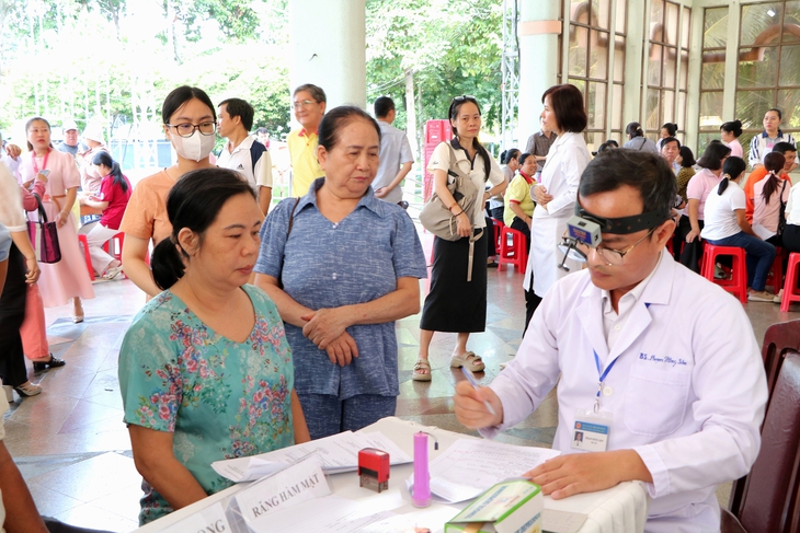 Trạm y tế gắn với bệnh viện lớn: Làm gì để tạo niềm tin để người dân khám gần nhà - Ảnh 1.
