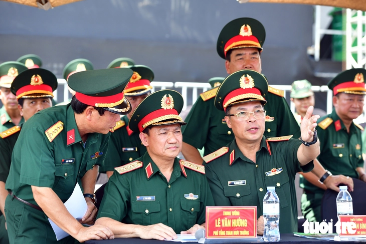 Trung tướng Lê Văn Hướng kiểm tra, động viên các lực lượng diễu binh "Tổ quốc trong tim" - Ảnh 1.