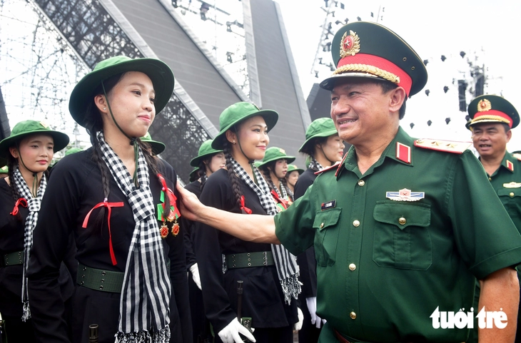 Trung tướng Lê Văn Hướng kiểm tra, động viên các lực lượng diễu binh "Tổ quốc trong tim" - Ảnh 3.