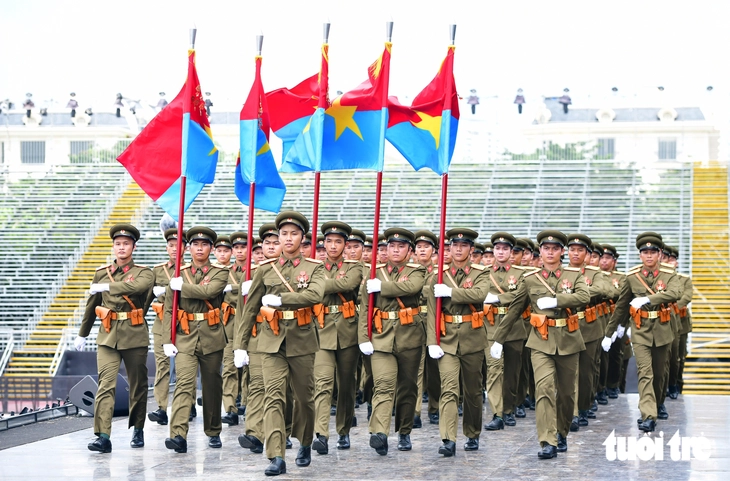 Trung tướng Lê Văn Hướng kiểm tra, động viên các lực lượng diễu binh "Tổ quốc trong tim" - Ảnh 5.