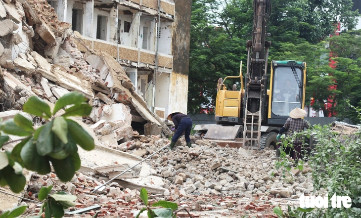 Nghệ An phá dỡ chung cư mất an toàn sau 50 năm sử dụng - Ảnh 7.